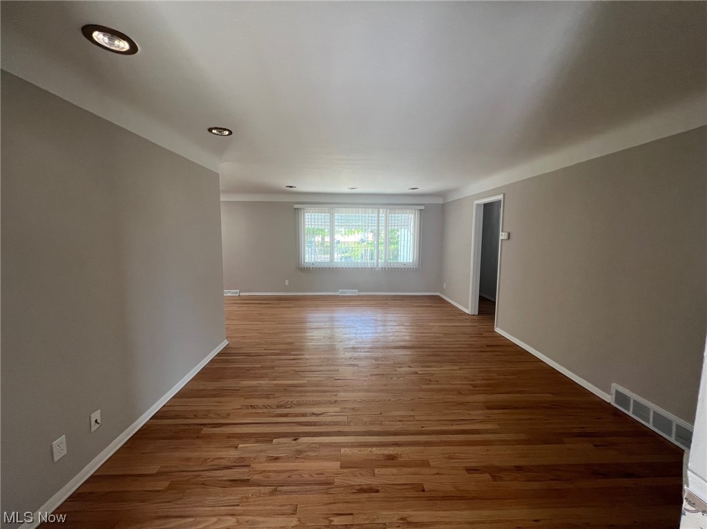 1075 Clearview Road Cleveland, OH 44124 - Photo 3 of 20 Gallery Image 3