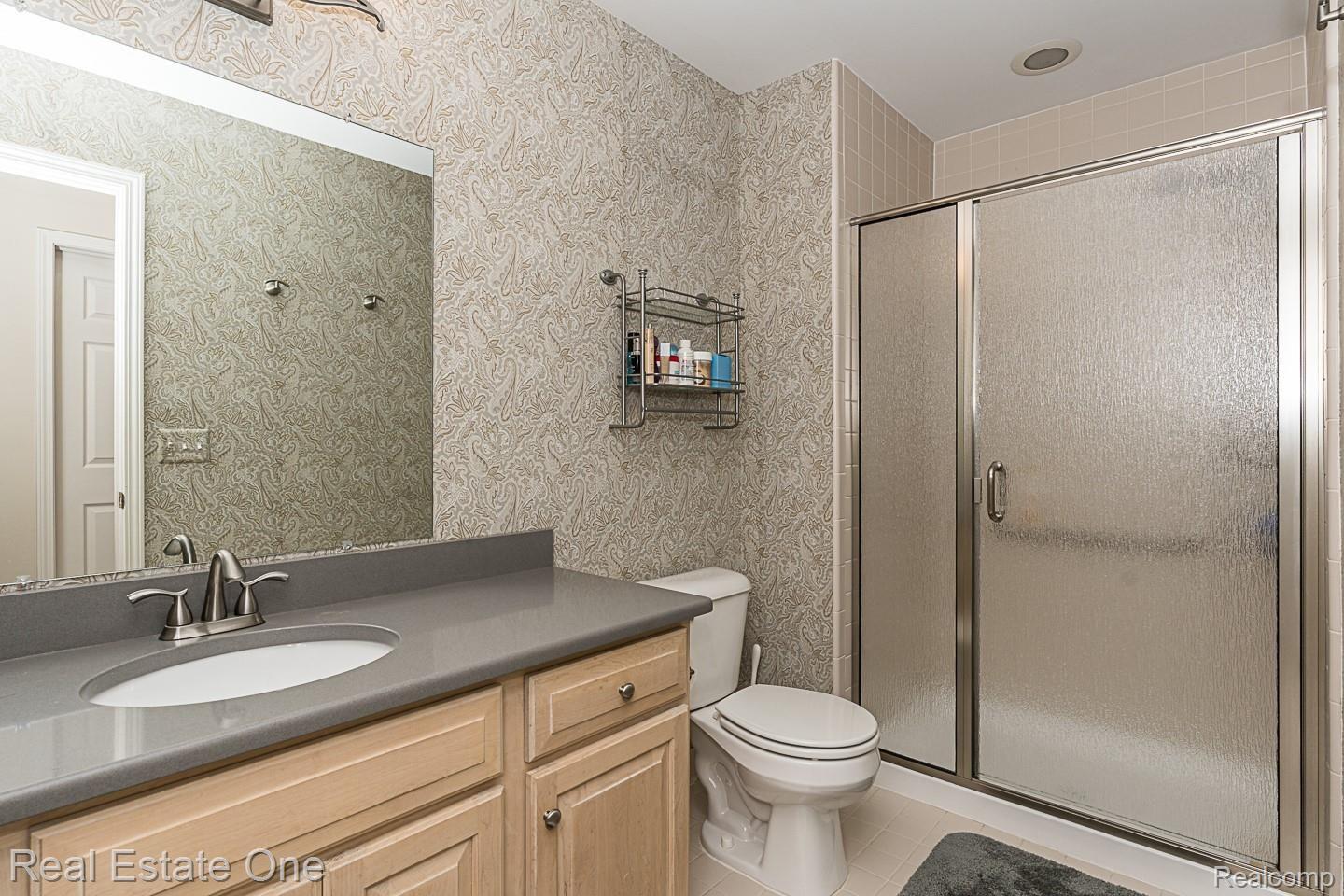 1054 Churchill Circle, Unit 26 Rochester, MI 48307 - Photo 17 of 29 Master Bathroom