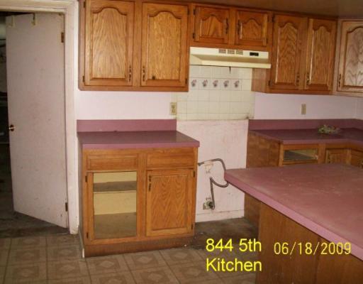 844 5th Street East Rochester, PA 15074 - Photo 4 of 17 Kitchen.
