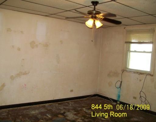 844 5th Street East Rochester, PA 15074 - Photo 5 of 17 Living Room.
