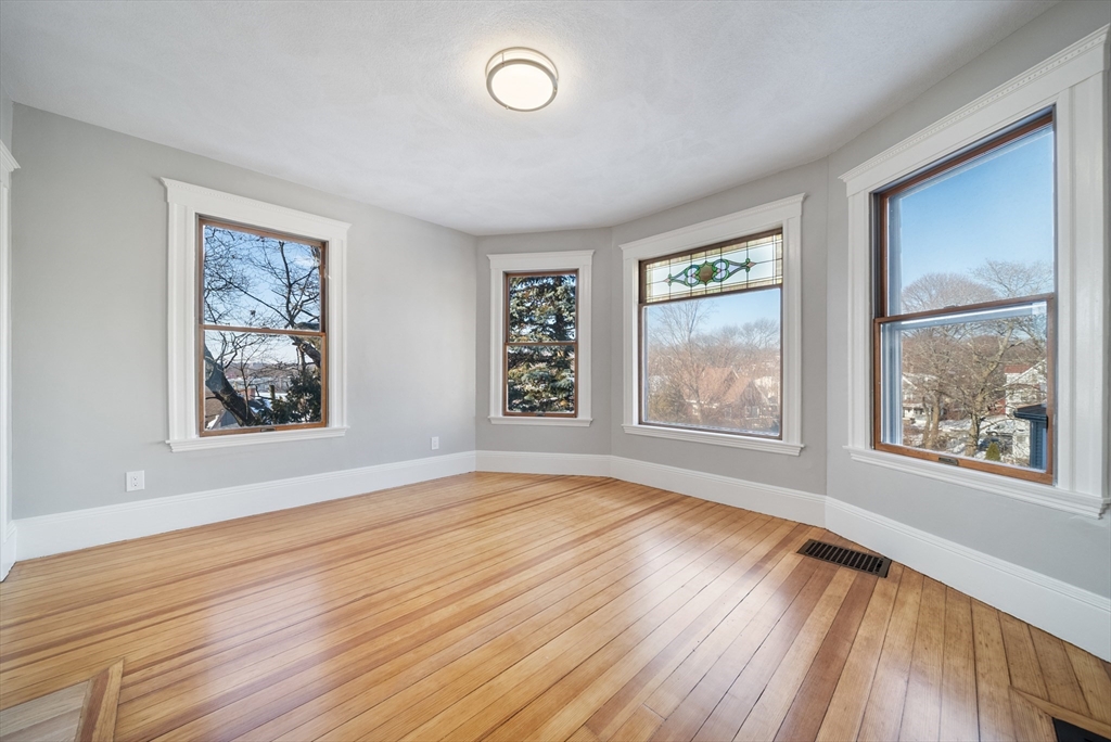 24 Oak Hill Road Saugus, MA 01906 - Photo 9 of 42 Gallery Image 9