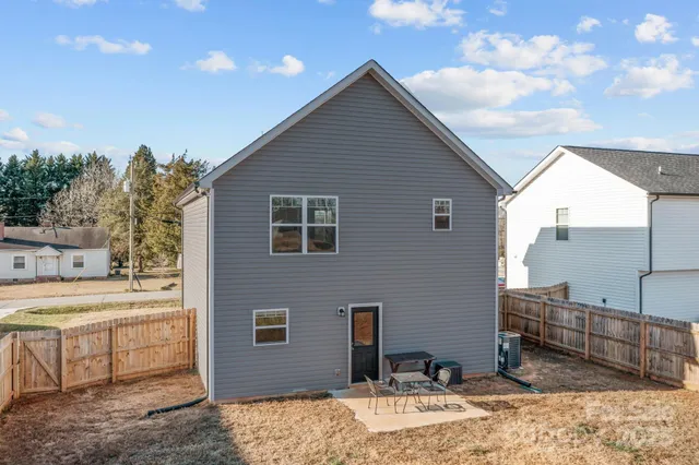 $300,000 | 701 3rd Street Southeast, Conover, NC 28613