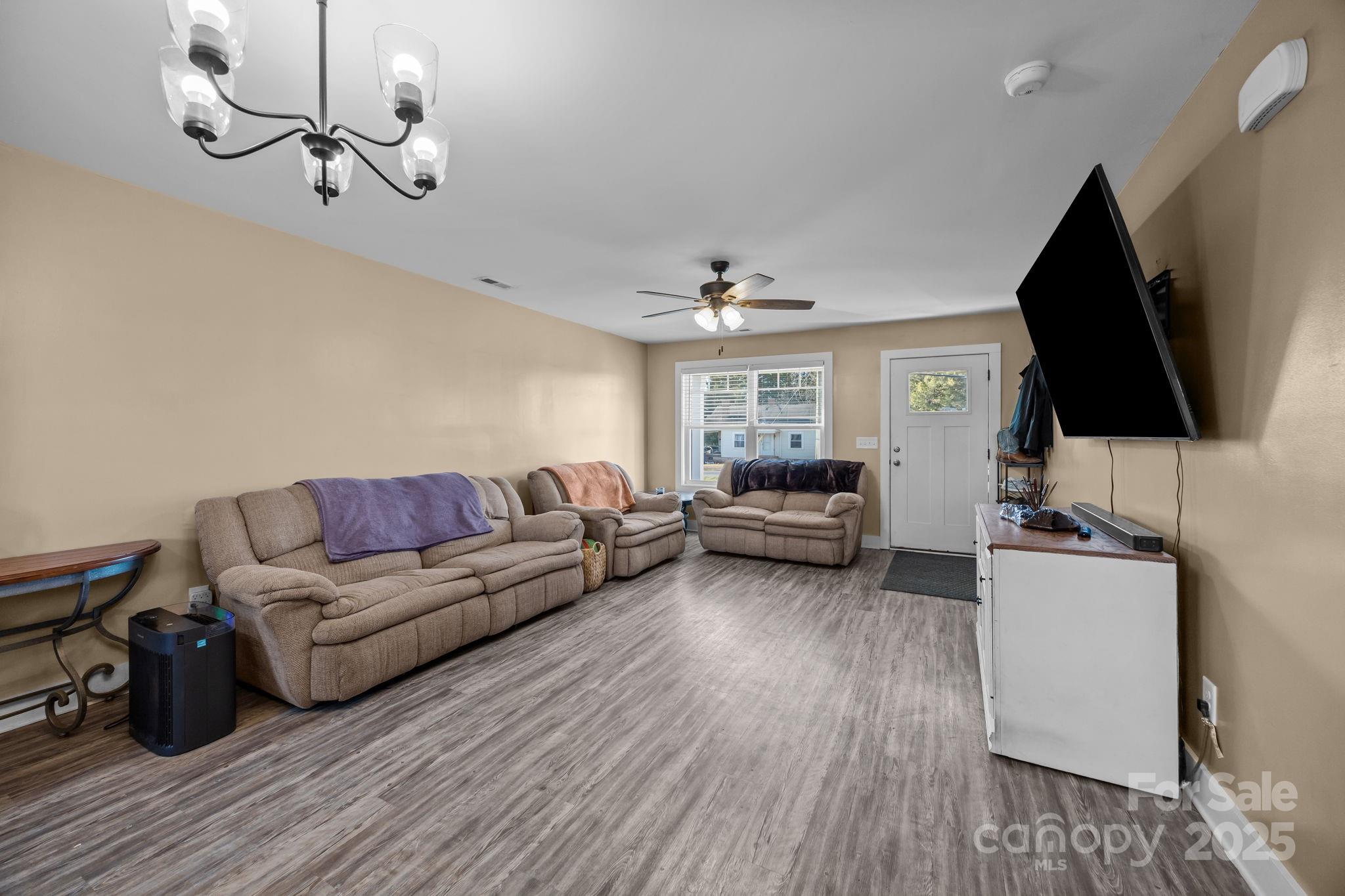 701 3rd Street Southeast Conover, NC 28613 - Photo 6 of 26