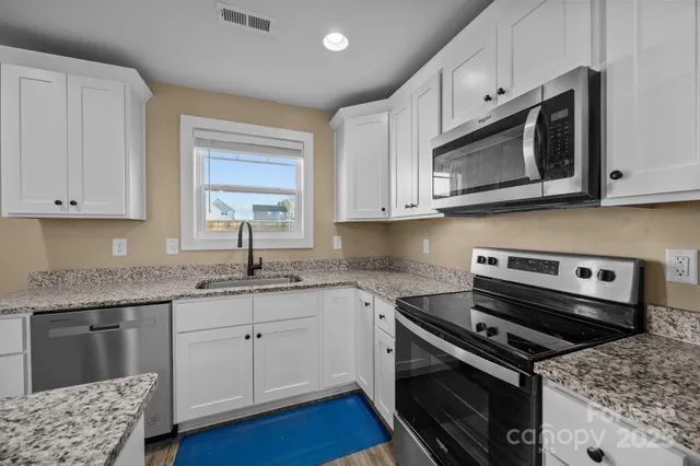 $300,000 | 701 3rd Street Southeast, Conover, NC 28613