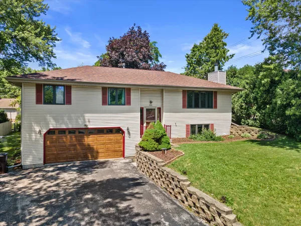 $400,000 | 1415 South 167th Street, New Berlin, WI 53151