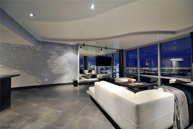 $4,950 | 322 Karen Avenue, Unit 3201, Las Vegas, NV 89109