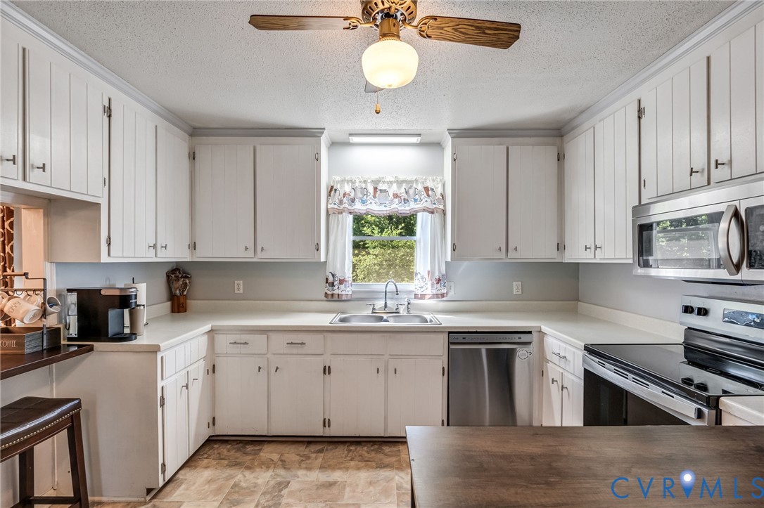 18622 Hawkins Church Road Dinwiddie, VA 23841 - Photo 17 of 39