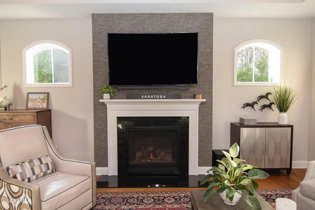 $899,900 | 26 Saw Mill Court, Wilton, NY 12866