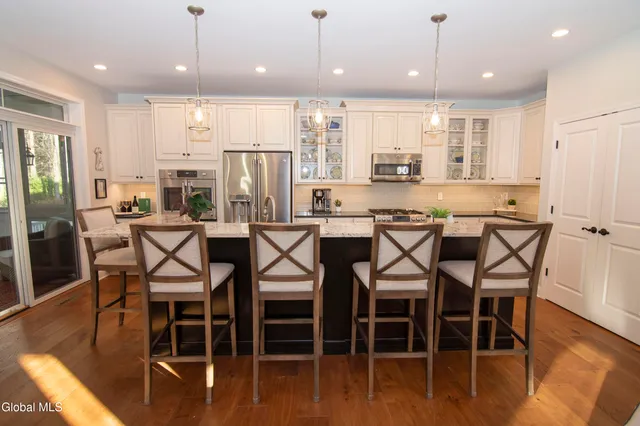 $899,900 | 26 Saw Mill Court, Wilton, NY 12866