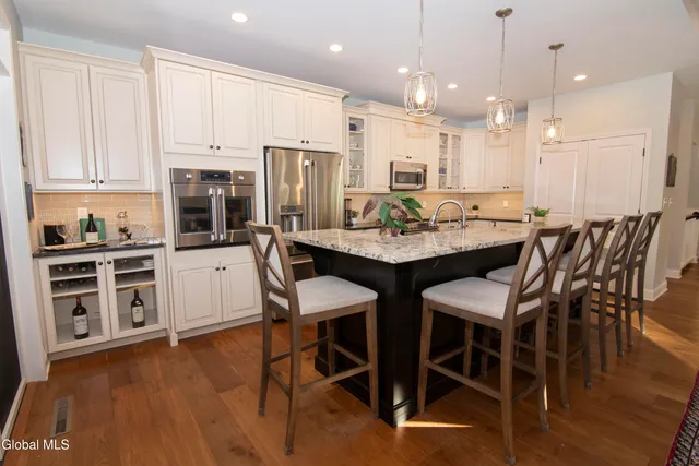 $899,900 | 26 Saw Mill Court, Wilton, NY 12866