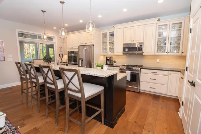 $899,900 | 26 Saw Mill Court, Wilton, NY 12866