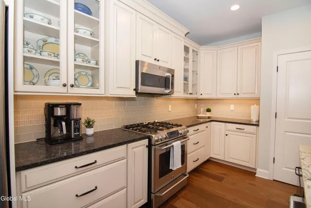 $899,900 | 26 Saw Mill Court, Wilton, NY 12866