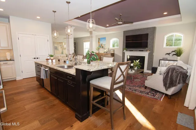 $899,900 | 26 Saw Mill Court, Wilton, NY 12866