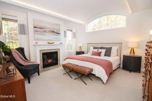 $899,900 | 26 Saw Mill Court, Wilton, NY 12866