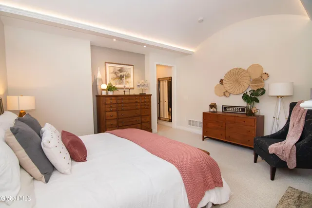 $899,900 | 26 Saw Mill Court, Wilton, NY 12866