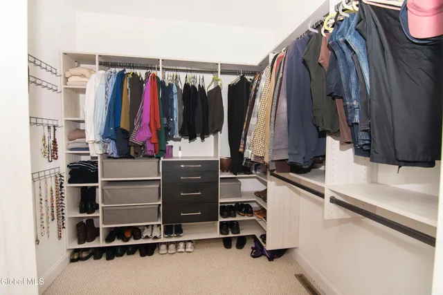 $899,900 | 26 Saw Mill Court, Wilton, NY 12866