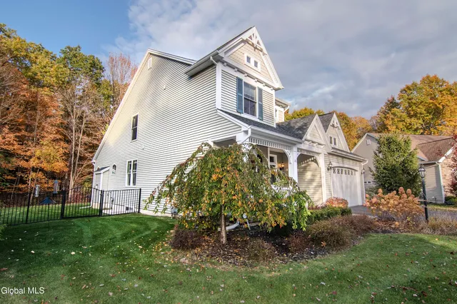 $899,900 | 26 Saw Mill Court, Wilton, NY 12866