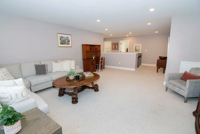 $899,900 | 26 Saw Mill Court, Wilton, NY 12866