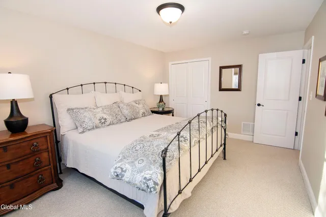 $899,900 | 26 Saw Mill Court, Wilton, NY 12866