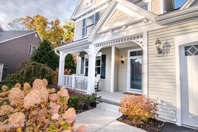 $899,900 | 26 Saw Mill Court, Wilton, NY 12866