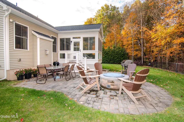 $899,900 | 26 Saw Mill Court, Wilton, NY 12866