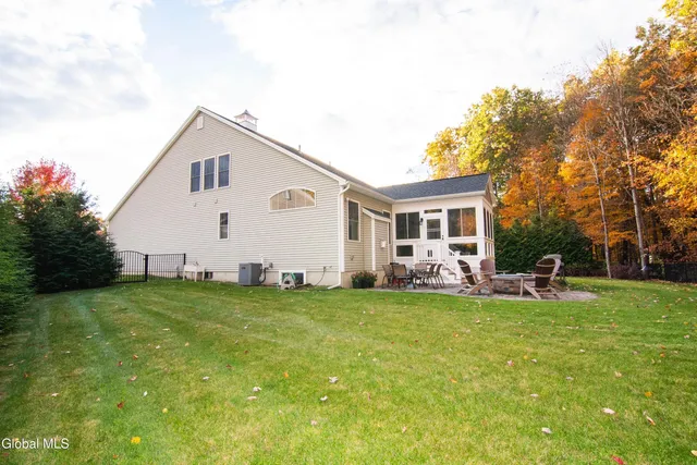 $899,900 | 26 Saw Mill Court, Wilton, NY 12866