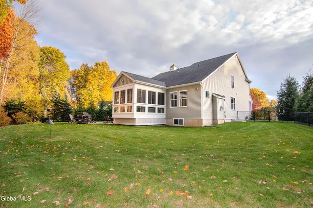 $899,900 | 26 Saw Mill Court, Wilton, NY 12866