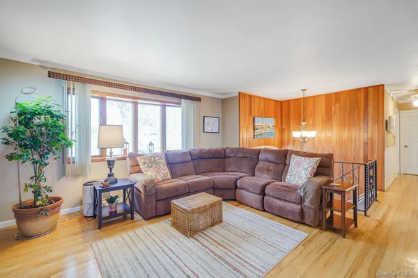 $775,000 | 10 Pierre Drive, Commack, NY 11725