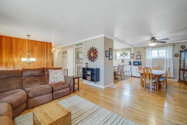 $775,000 | 10 Pierre Drive, Commack, NY 11725