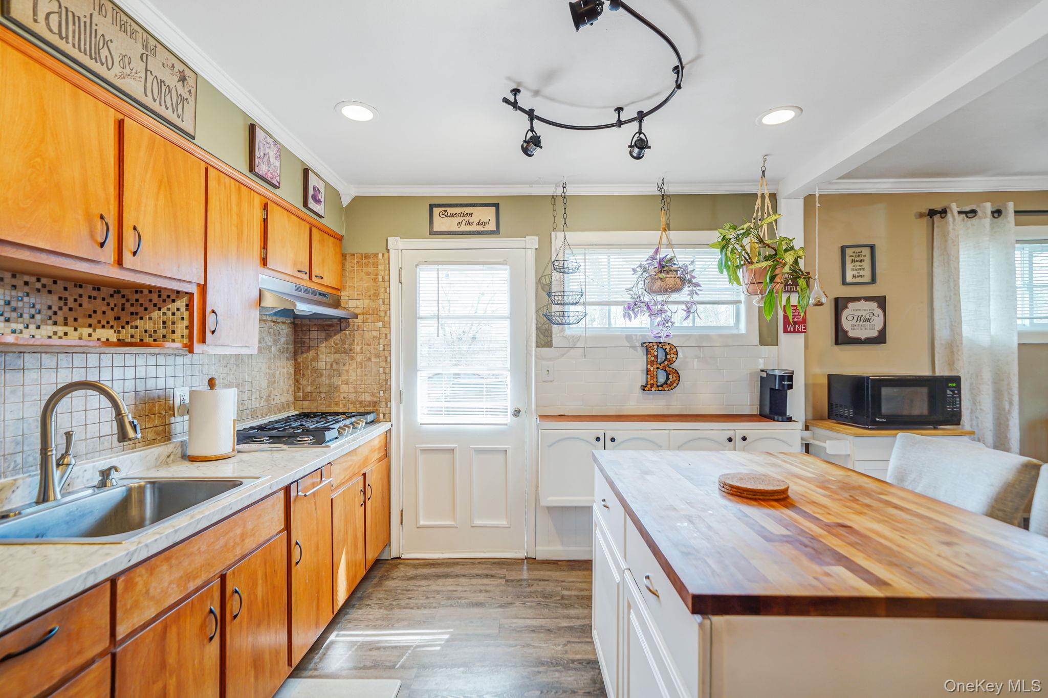 10 Pierre Drive Commack, NY 11725 - Photo 17 of 50