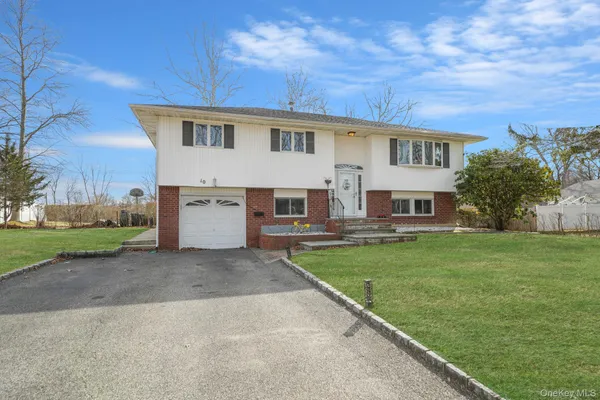 $775,000 | 10 Pierre Drive, Commack, NY 11725