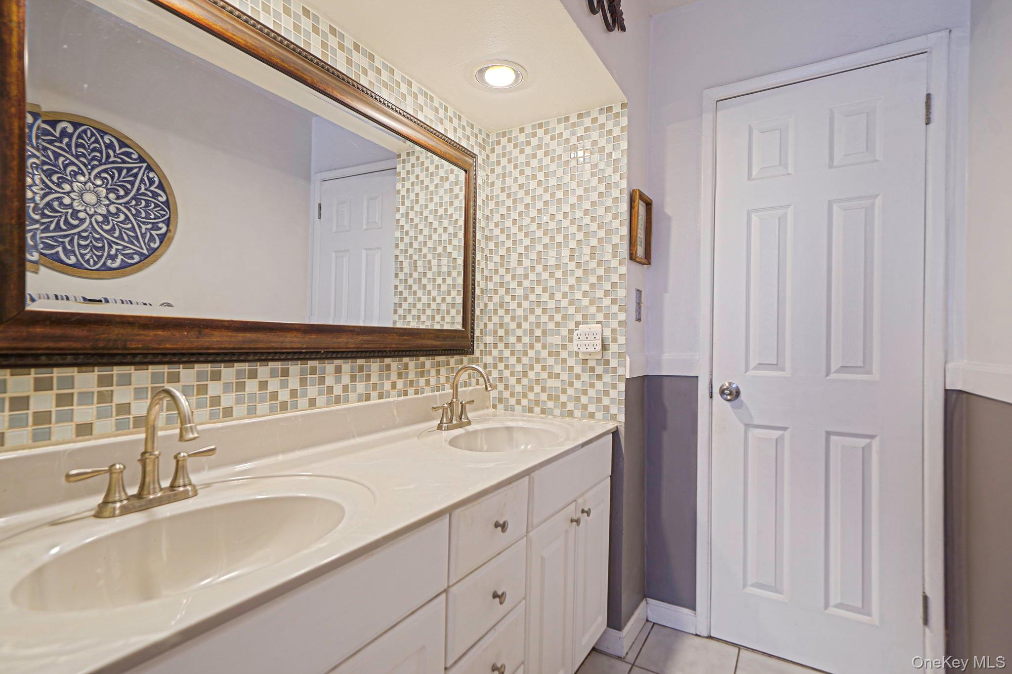 10 Pierre Drive Commack, NY 11725 - Photo 23 of 50