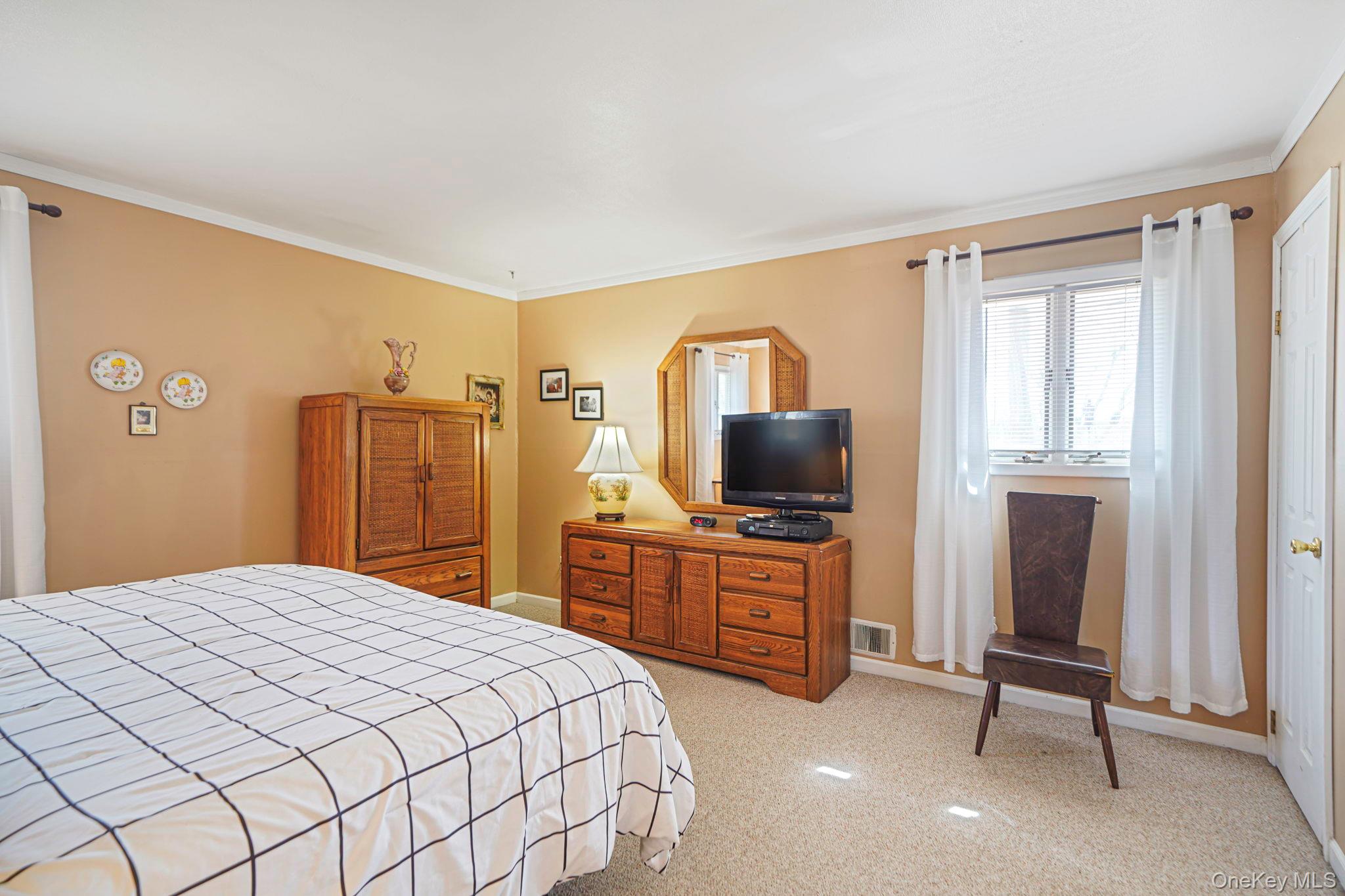 10 Pierre Drive Commack, NY 11725 - Photo 26 of 50