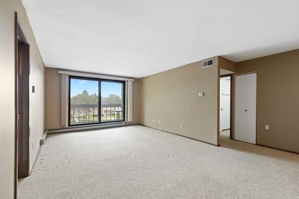 $139,000 | 3609 North Tucker Place, Unit 205, Milwaukee, WI 53222