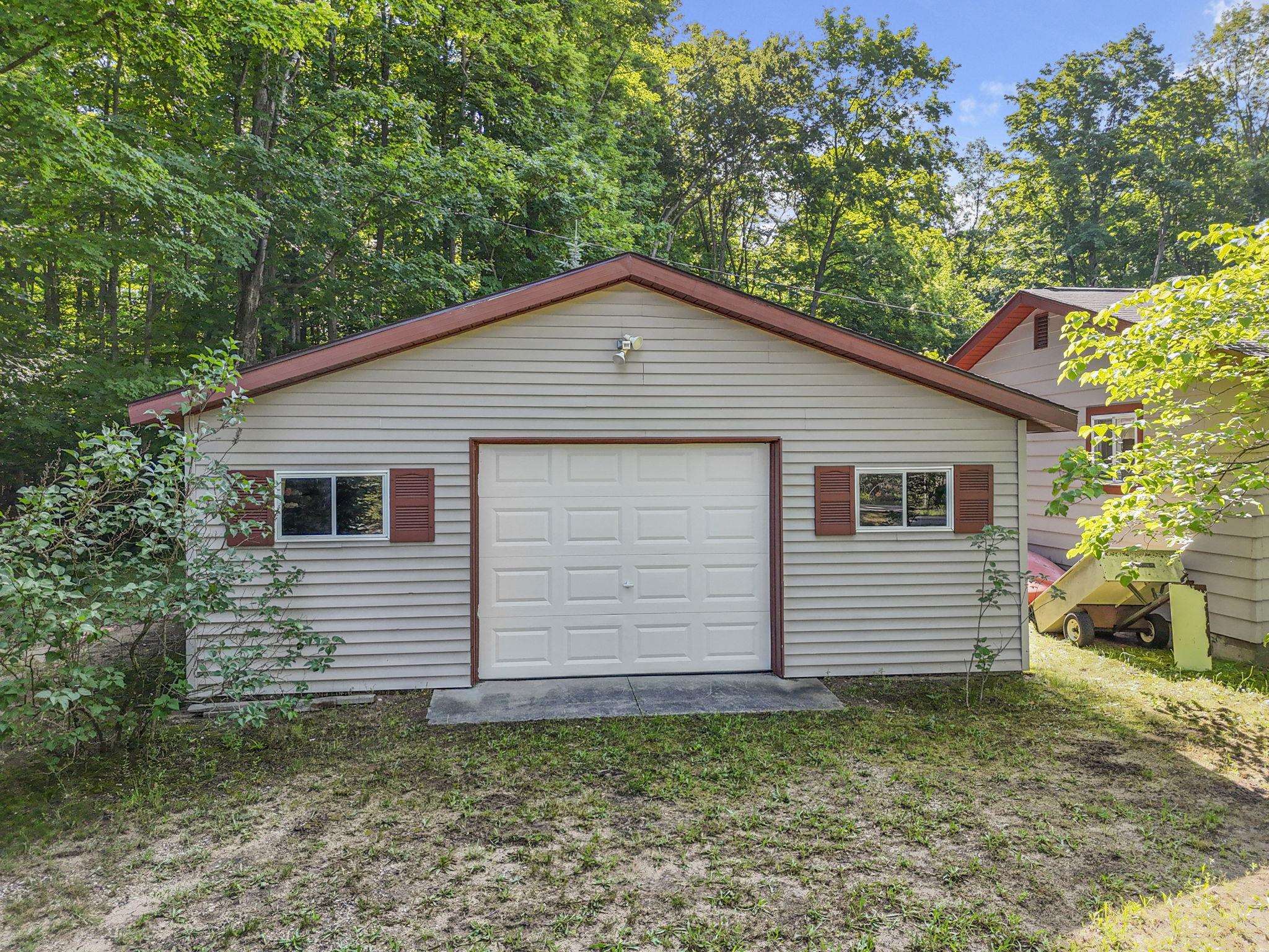 5135 Kast Road Benzonia, MI 49616 - Photo 2 of 45 1947767-758457c7-5cdc-4cb4-ac8b-97e59d175086.JPG