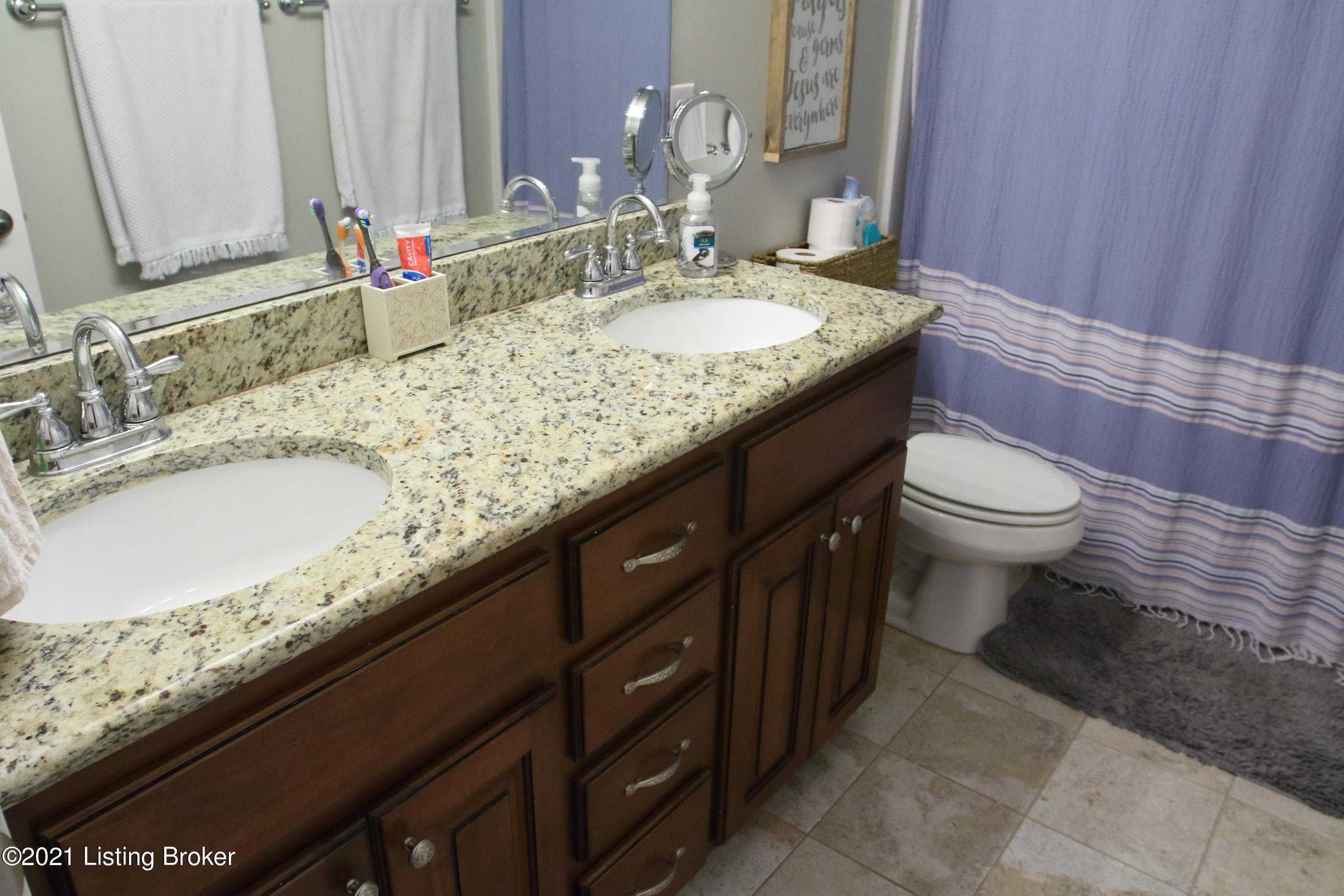 901 Brashears Point Road Taylorsville, KY 40071 - Photo 44 of 61 Upstairs Full Bath