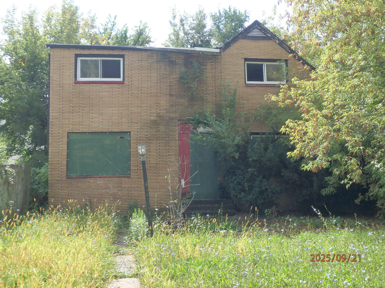 4727 West Custer Avenue Milwaukee, WI 53218 - Photo 1 of 1 4727 W Custer Ave