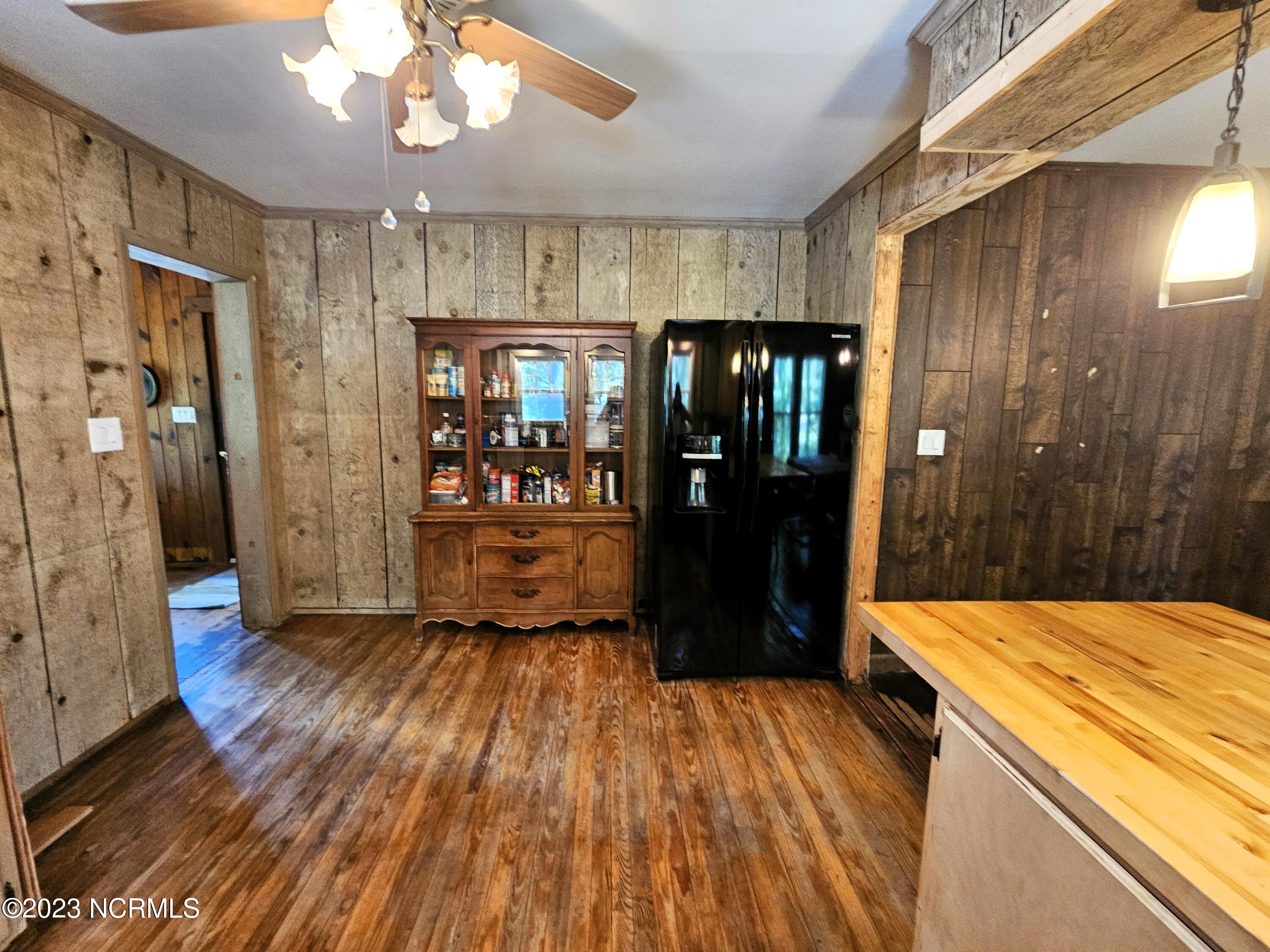 161 Lee Daniels Road Atlantic, NC 28511 - Photo 19 of 32 Spacious