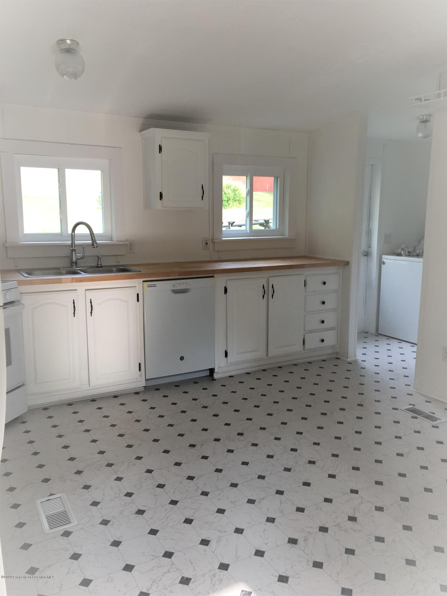 140 Buckingham Heights Moscow, PA 18444 - Photo 2 of 32 KITCHEN