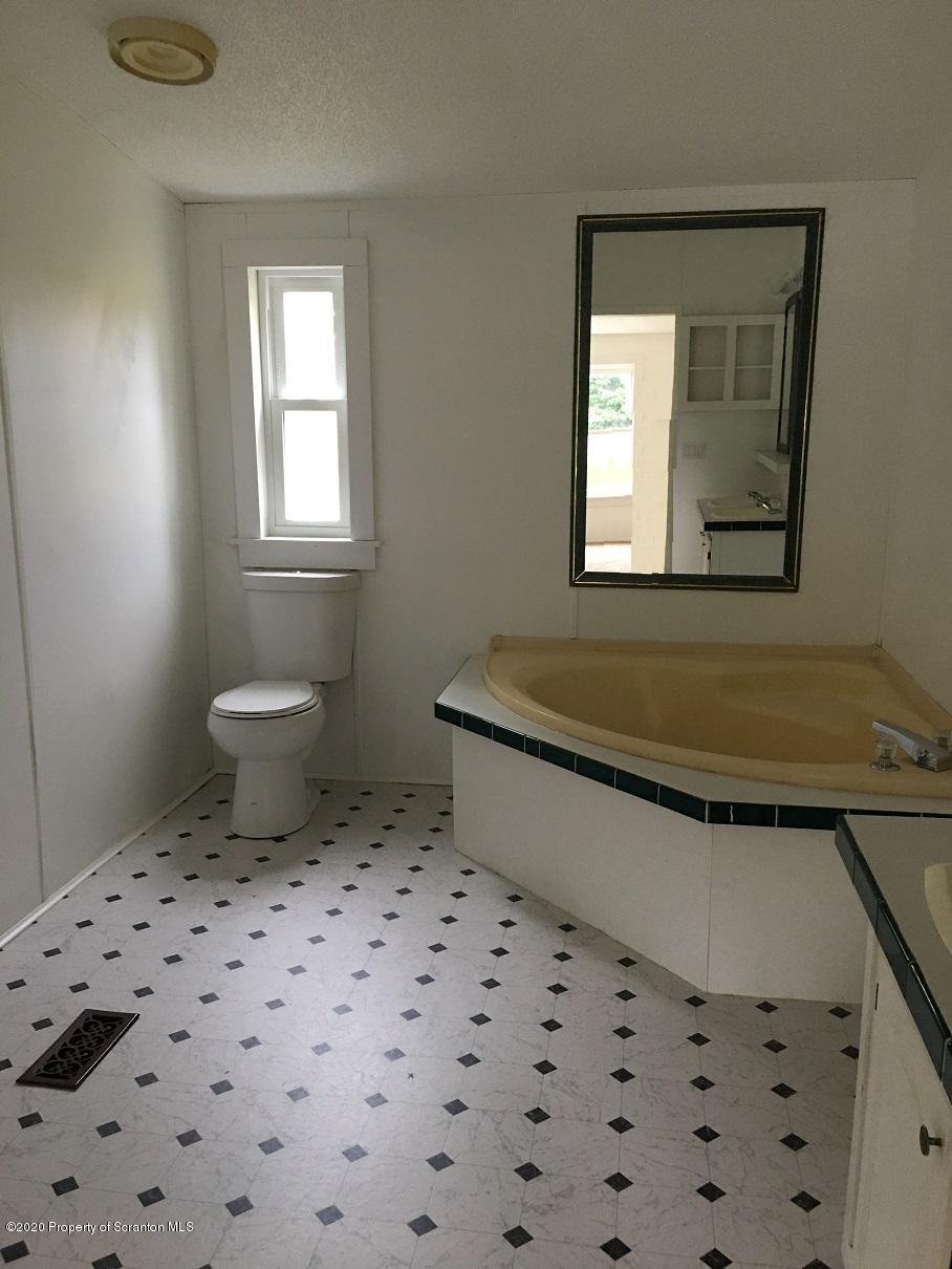 140 Buckingham Heights Moscow, PA 18444 - Photo 25 of 32 MASTER BATH