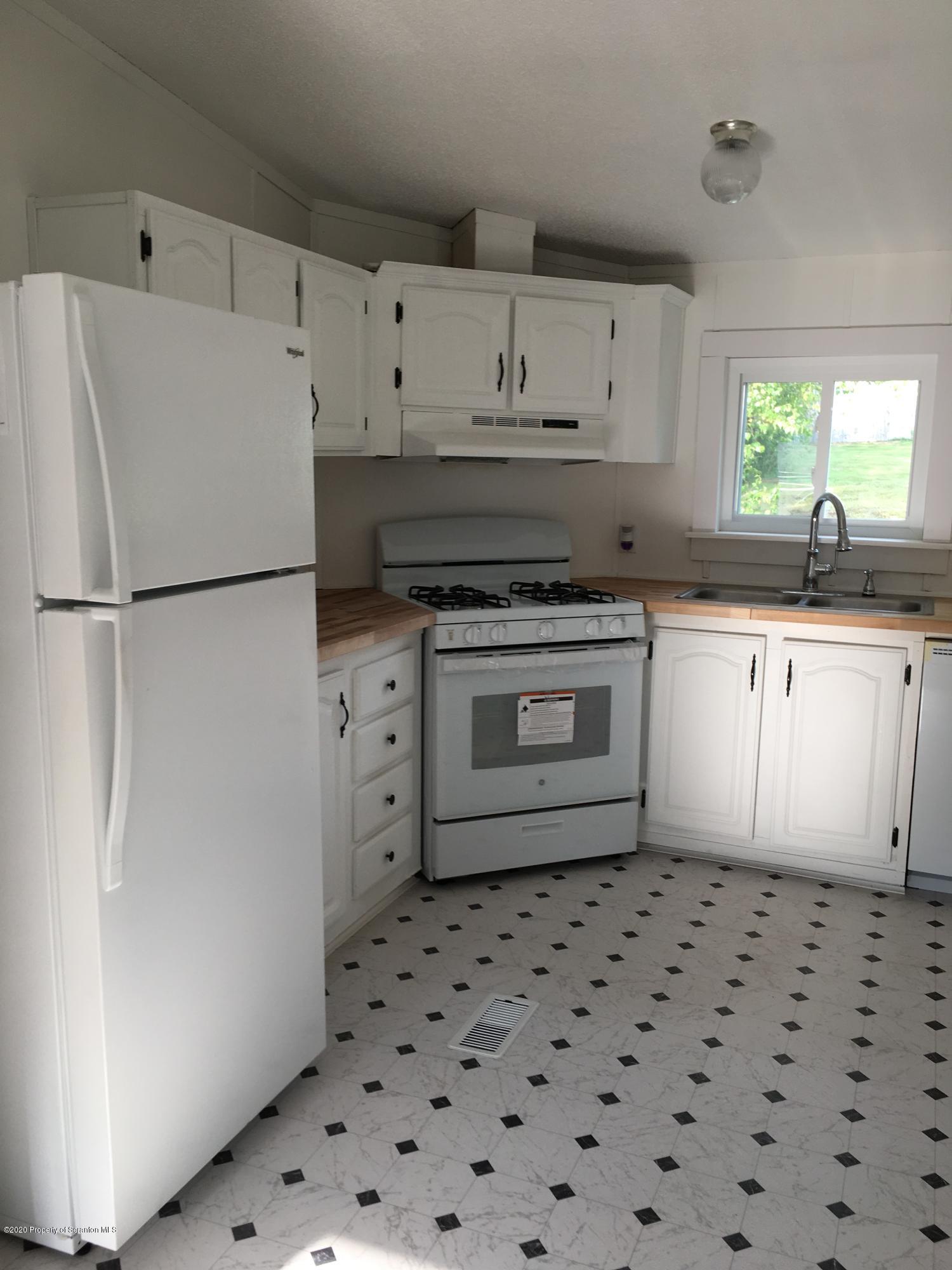140 Buckingham Heights Moscow, PA 18444 - Photo 3 of 32 KITCHEN