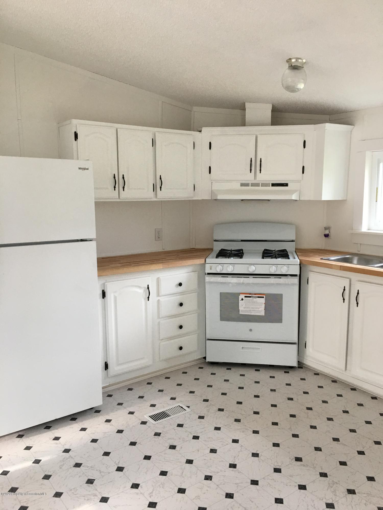 140 Buckingham Heights Moscow, PA 18444 - Photo 5 of 32 KITCHEN
