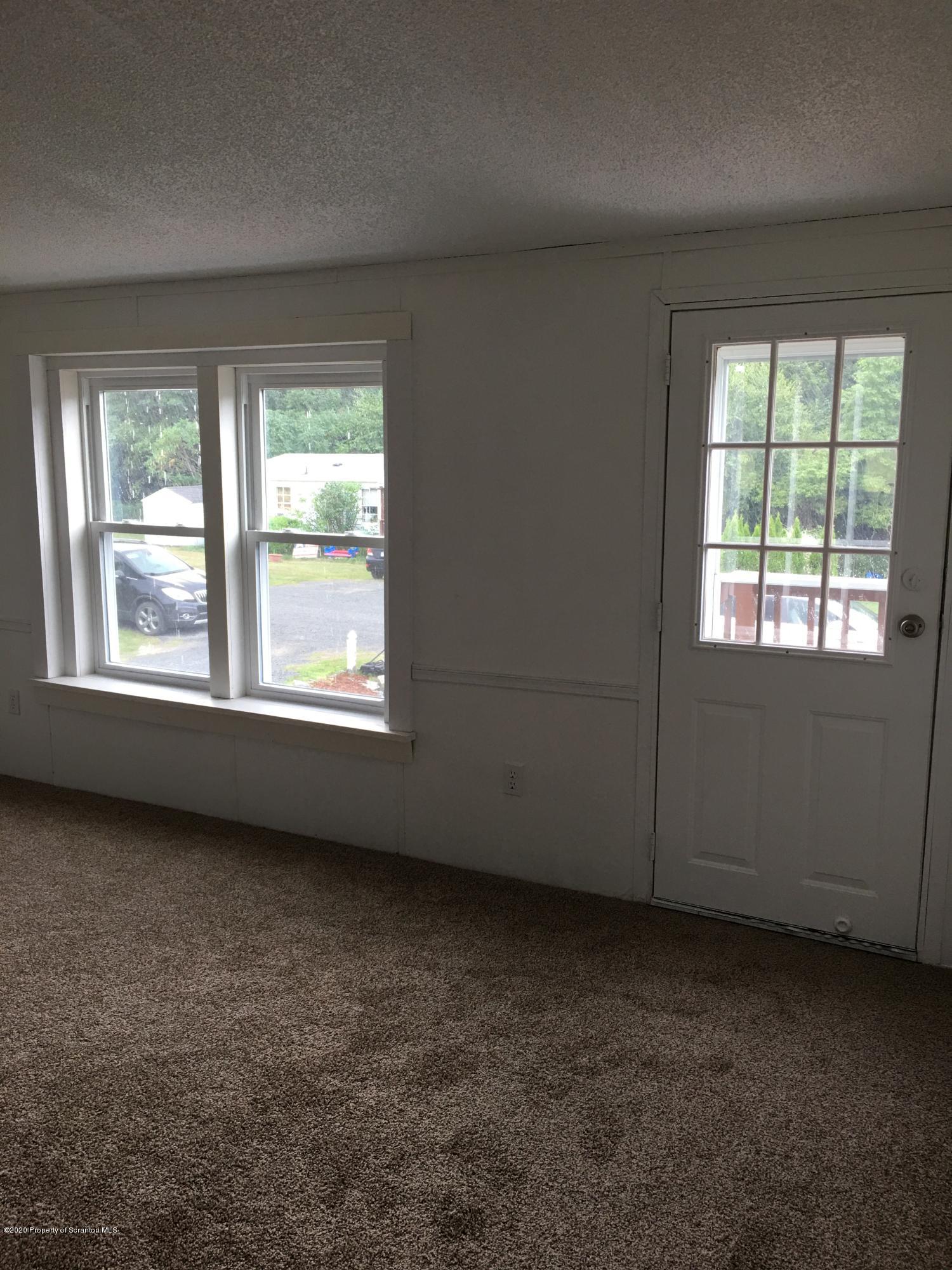 140 Buckingham Heights Moscow, PA 18444 - Photo 8 of 32 LIVING ROOM