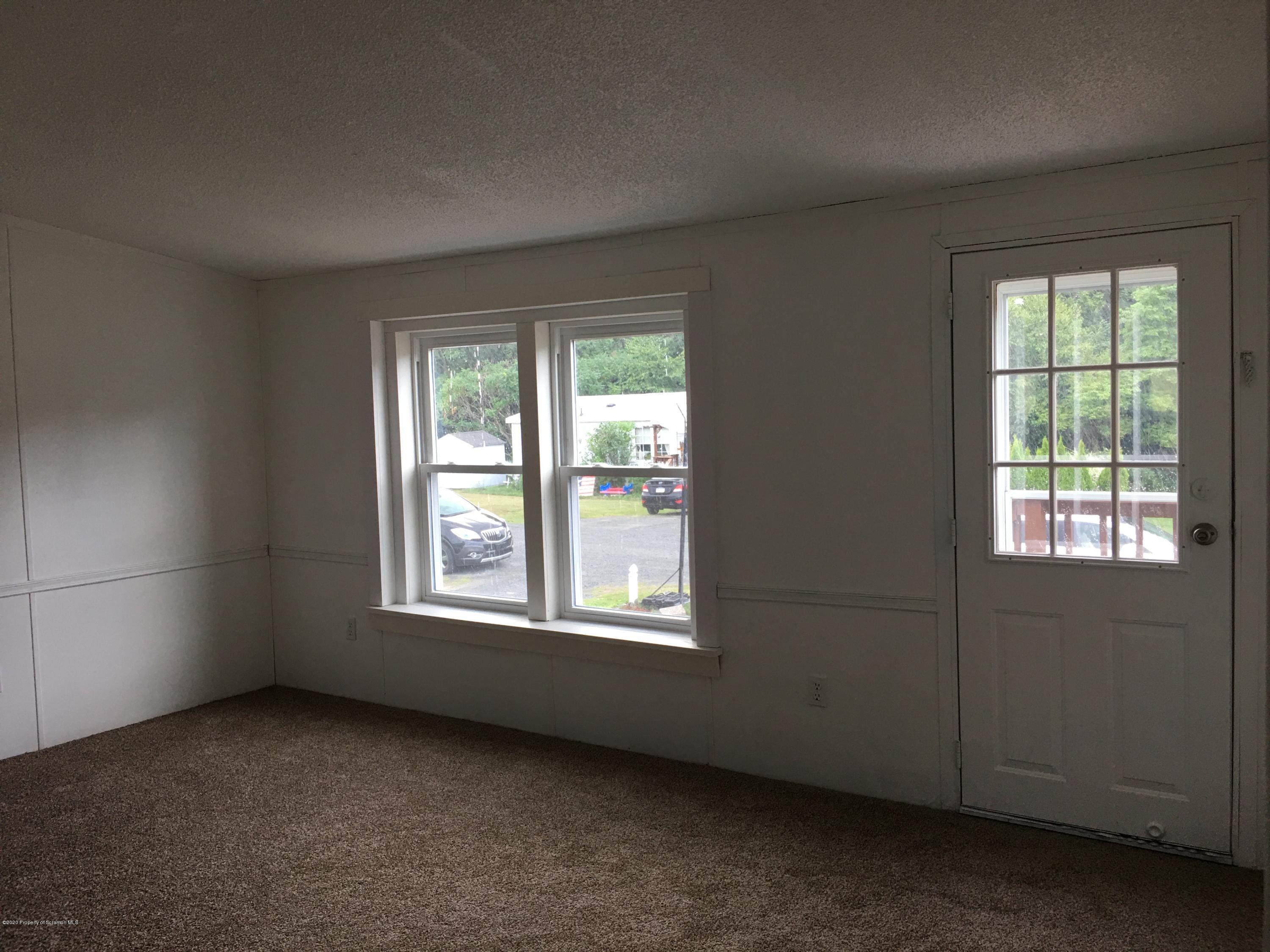 140 Buckingham Heights Moscow, PA 18444 - Photo 9 of 32 LIVING ROOM