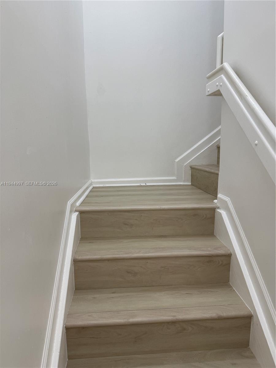 973 Imperial Lake Road, Unit 973 West Palm Beach, FL 33413 - Photo 22 of 28 a view of entryway