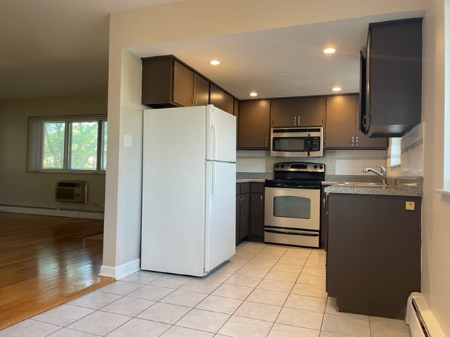 1019 Peterson Avenue, Unit B6 Park Ridge, IL 60068 - Photo 13 of 29