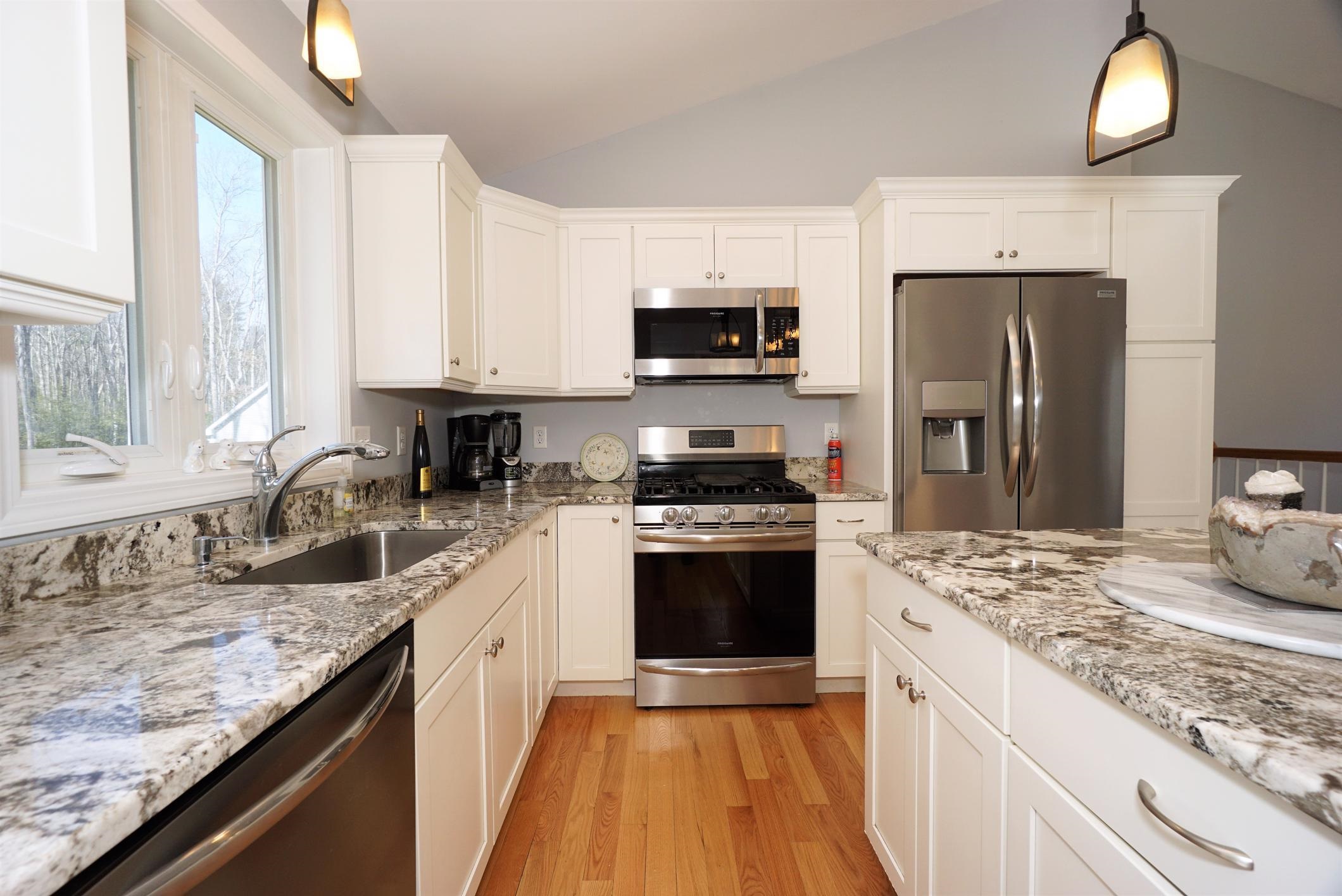 27 3rd Street Windham, NH 03087 - Photo 6 of 22