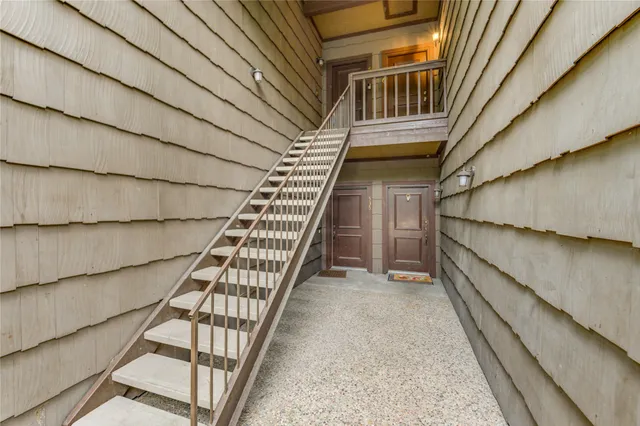 a view of entryway with a front door