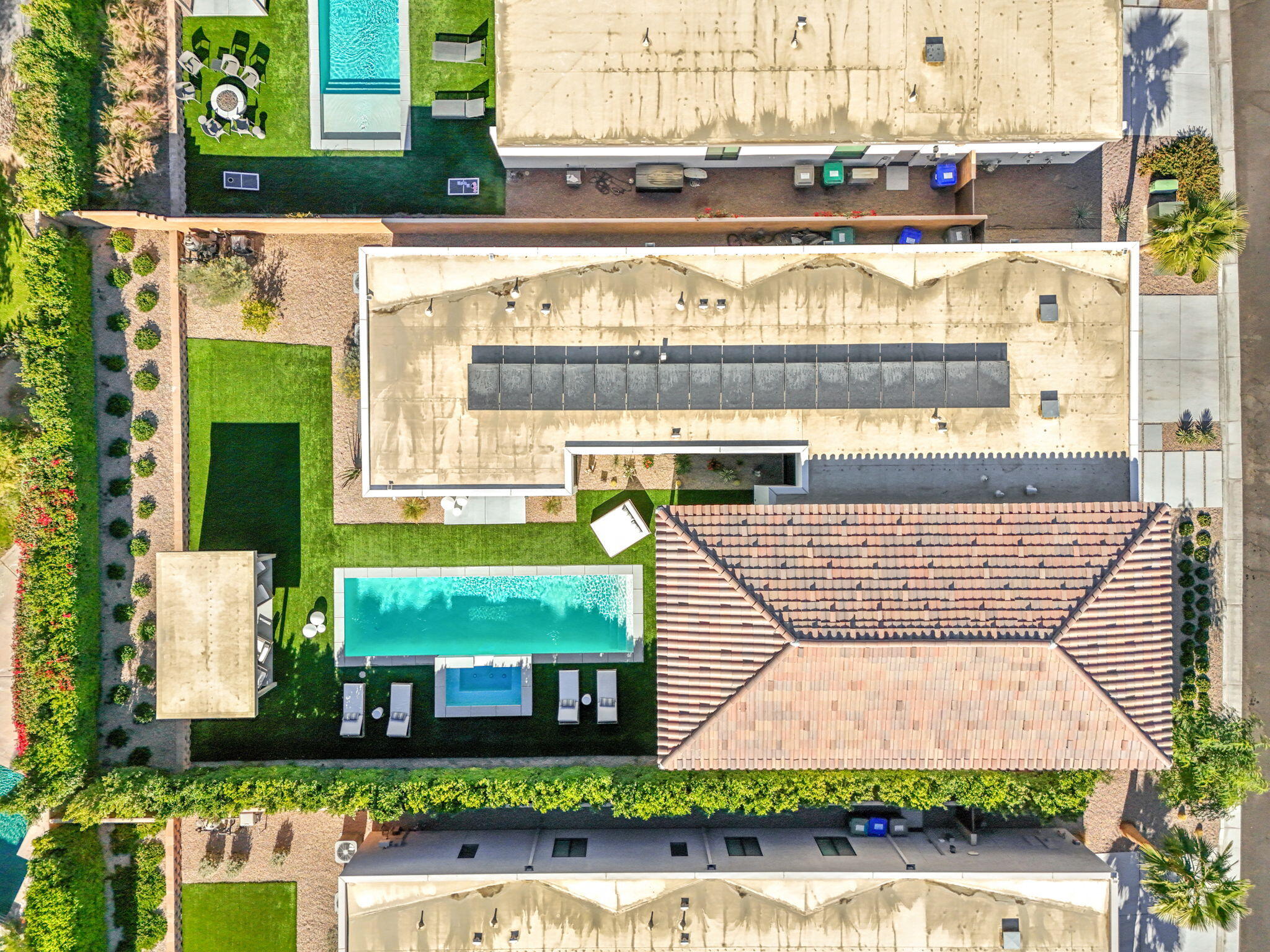 57809 Santo Thomas La Quinta, CA 92253 - Photo 50 of 51 front view of a building with a yard