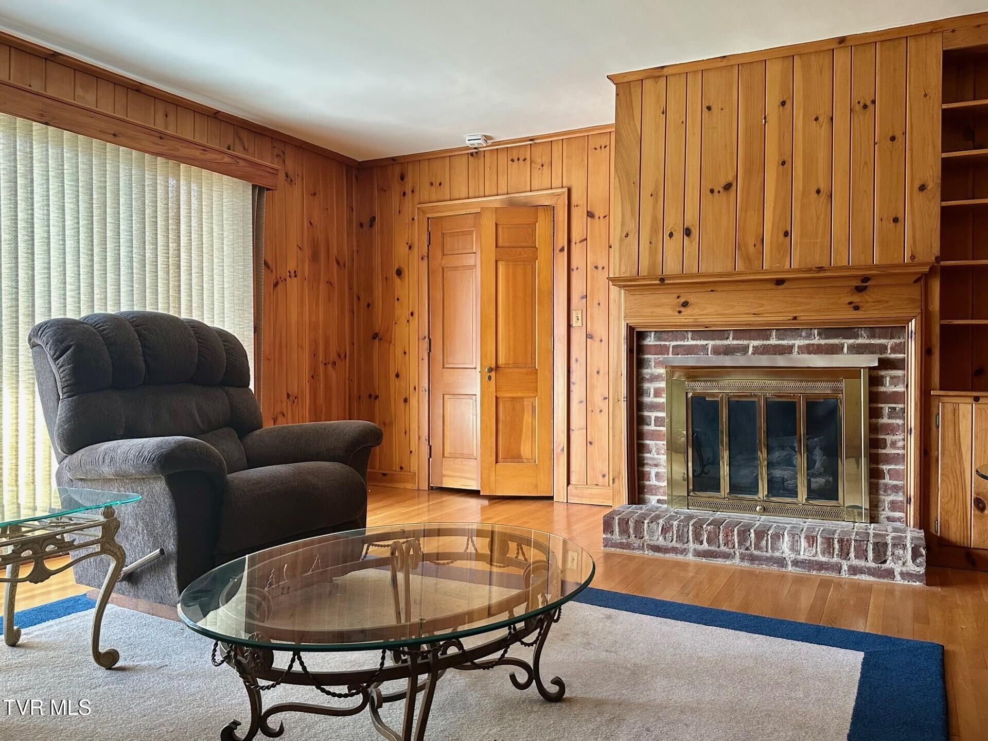 122 Meadow Road Bristol, TN 37620 - Photo 8 of 29 Den2